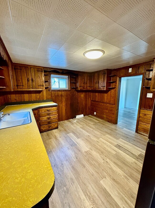 108 River St