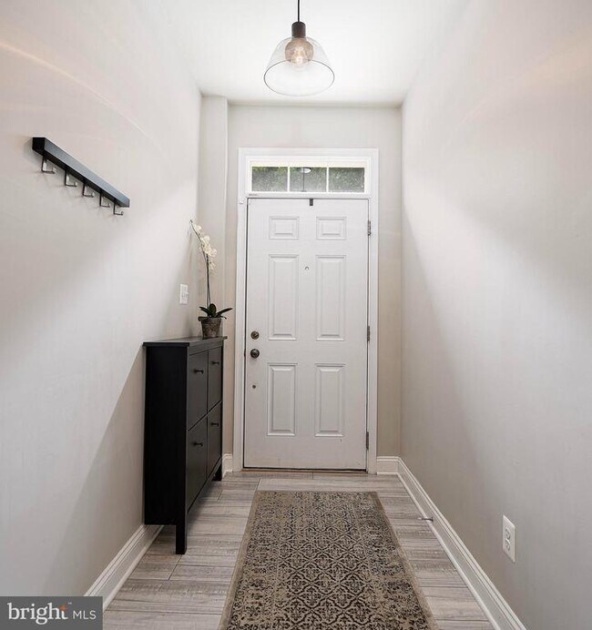 Photo - 735 Perthshire Pl