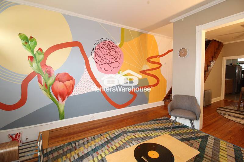 Photo - 305 W 31st St