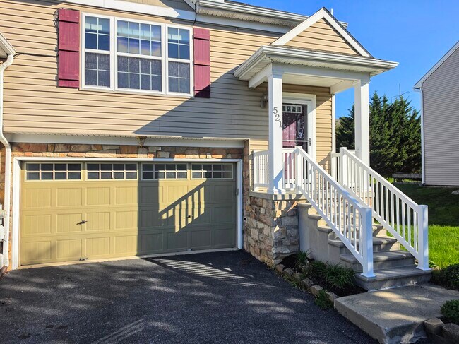 Photo - 521 Fox Ridge Ln