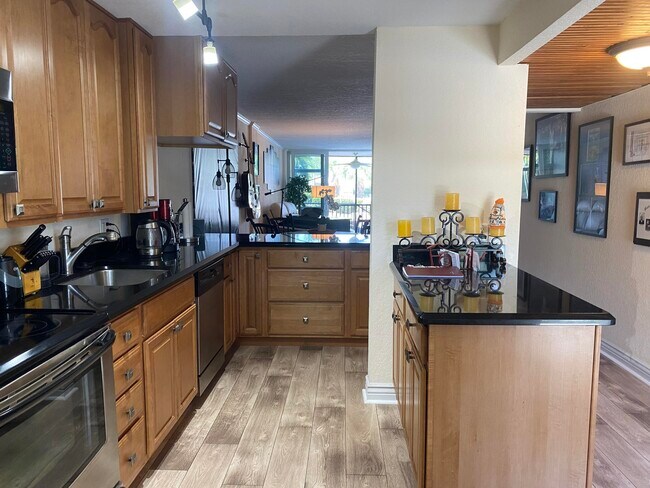 Photo - 3 Royal Palm Way Unidad 102