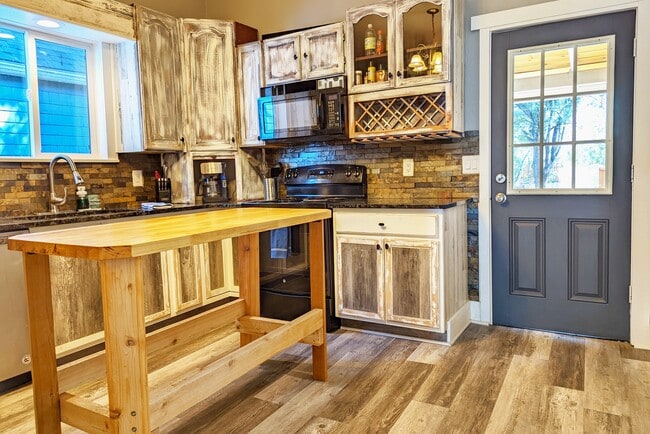 Photo - 705 E Kiowa St