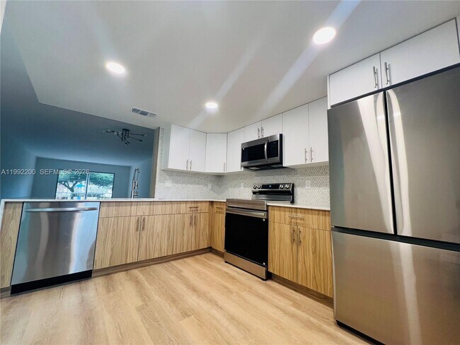 Photo - 2402 Antigua Cir Unit H1