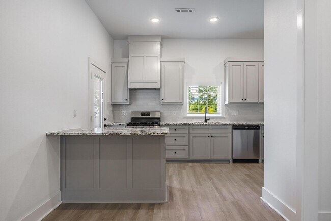 Photo - 1333 S Duncan Ave Unit 1