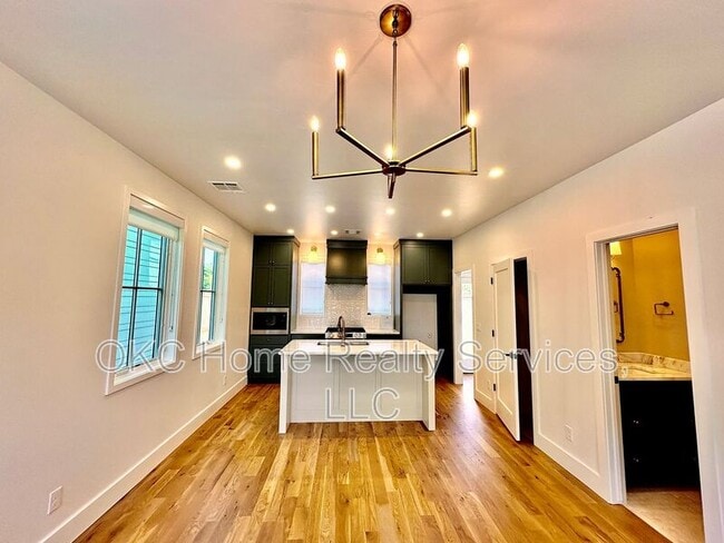 Photo - 1078 Hangar Dr