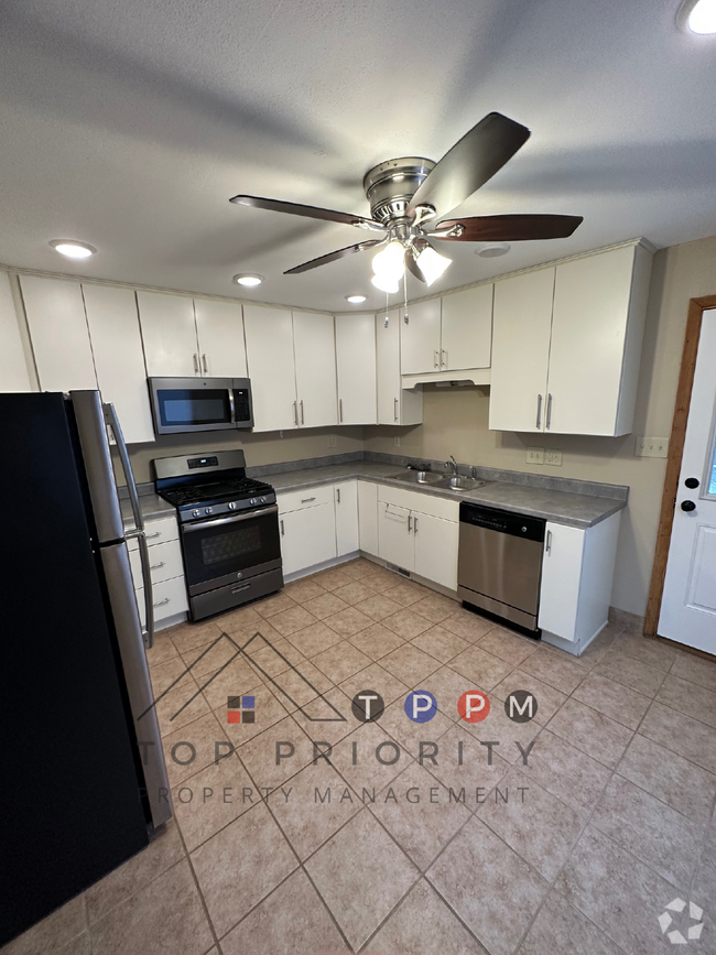 Building Photo - 2 Bedroom | 1 Bathroom Single-Family House...