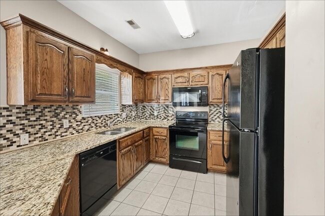 Photo - 1001 High Ridge Dr N