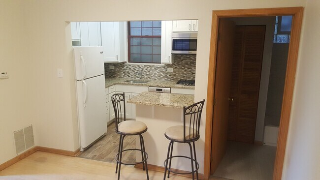 Photo - 2132 N Winchester Ave