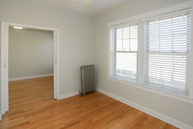 Photo - 1932 W Winona St Unit 3