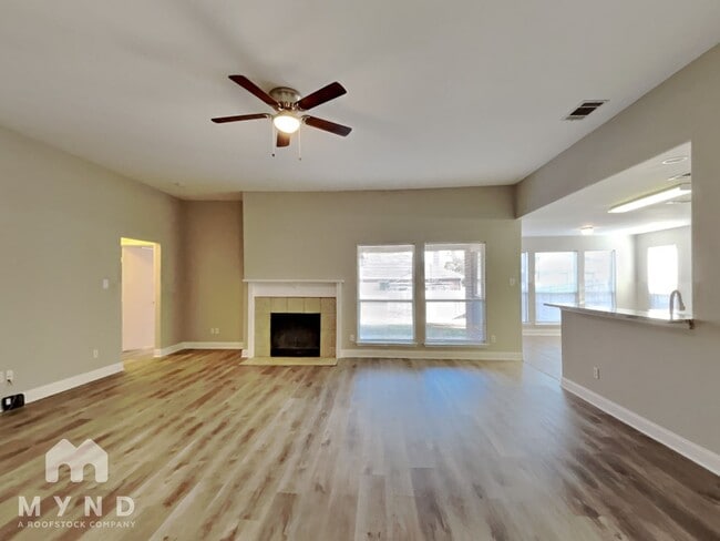 Photo - 105 Adams Dr