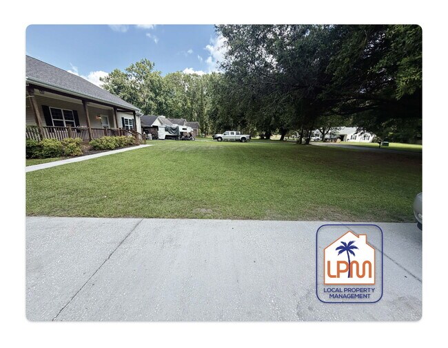 Spacious 3-Bed Retreat with Granite Kitchen & Cozy Fireplace