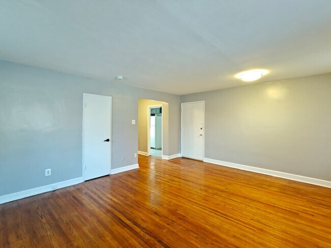 Building Photo - 131 Forest Ave Unit 2A