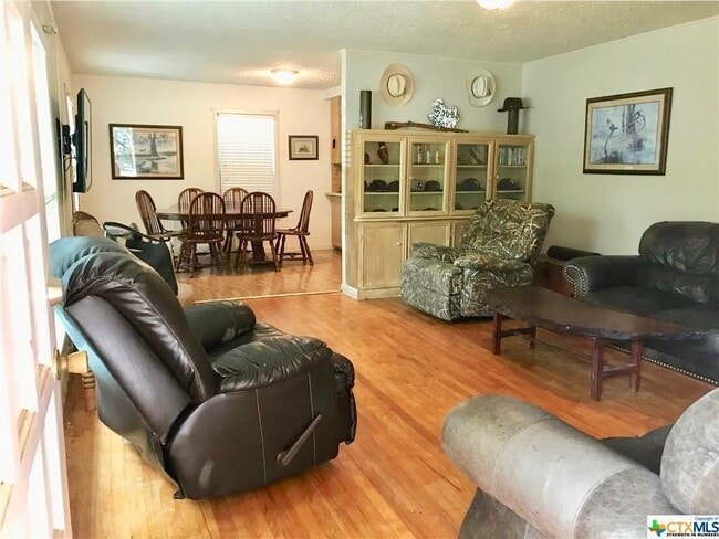 Photo - Charming 3 Bedroom Home - Large Backyard - Carport