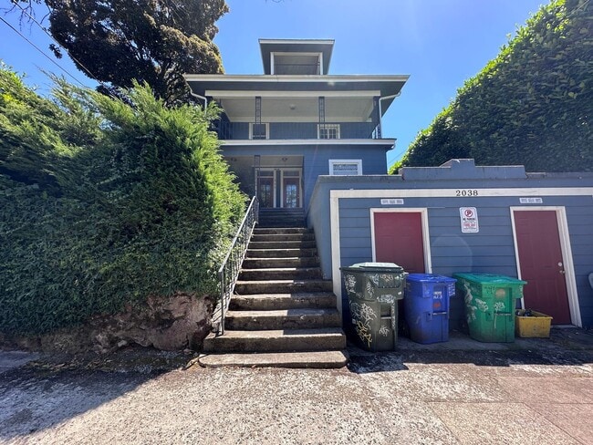 Building Photo - Charming Vintage Studio with Garden Access in Great Hawthorne Location! Unit 1