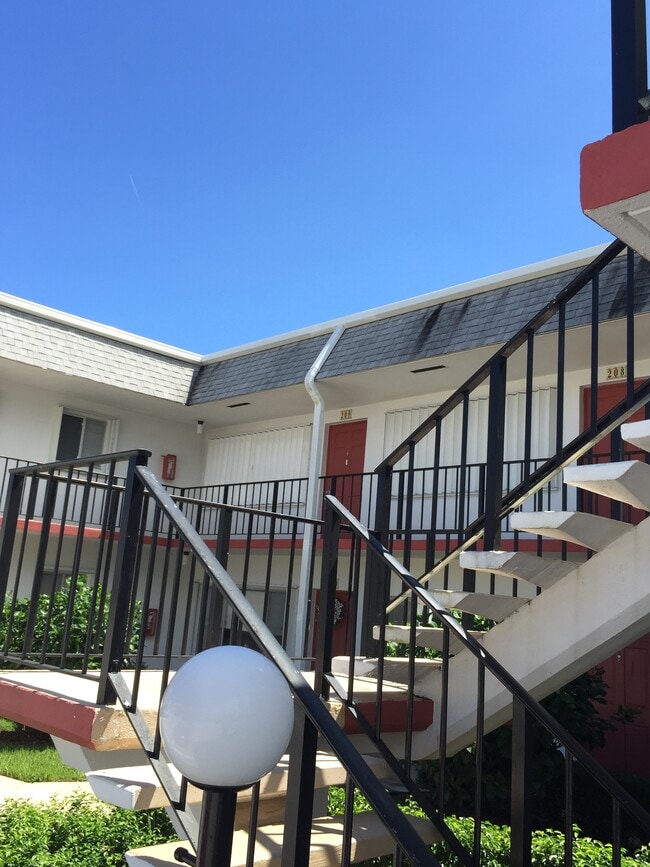 Front Entry Steps to 209 - 2960 Lake Osborne Dr Unit 209