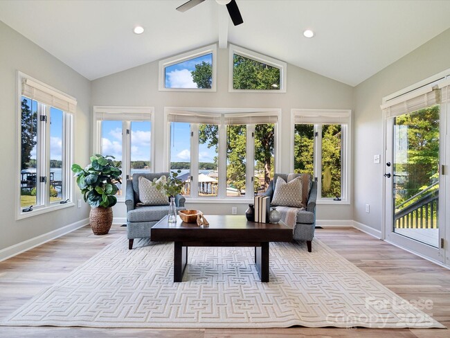 Building Photo - 4954 Moonlite Bay Dr Rental