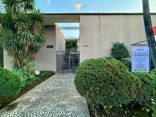 Photo - LOVELY 1BED Near Valley College! -- GREAT LOCATION!!! $1,000 Deposit (OAC)