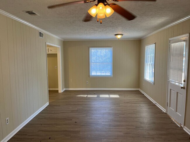 Photo - **ON HOLD**3 bedroom / 2 bathroom Home for...