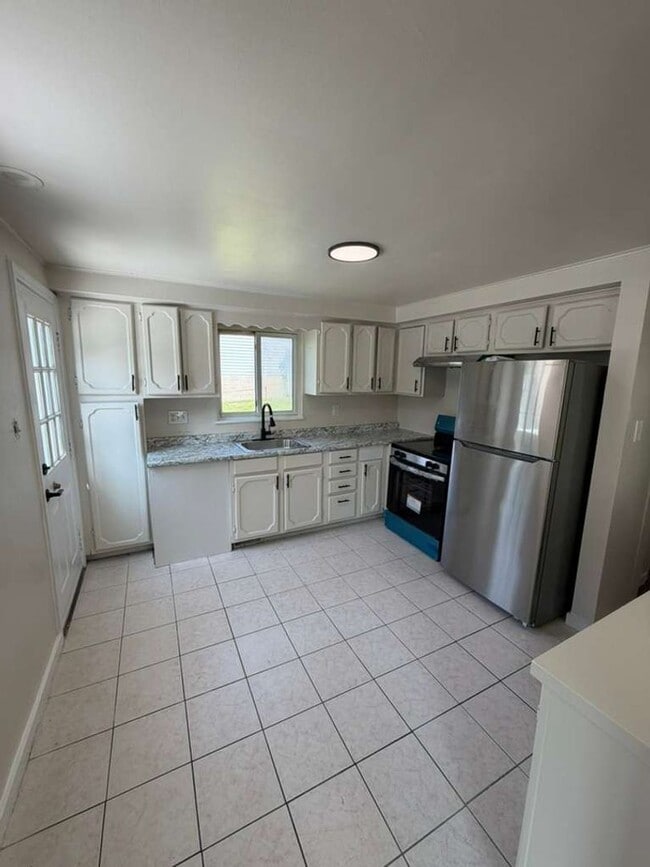 Photo - 62 Highland View St