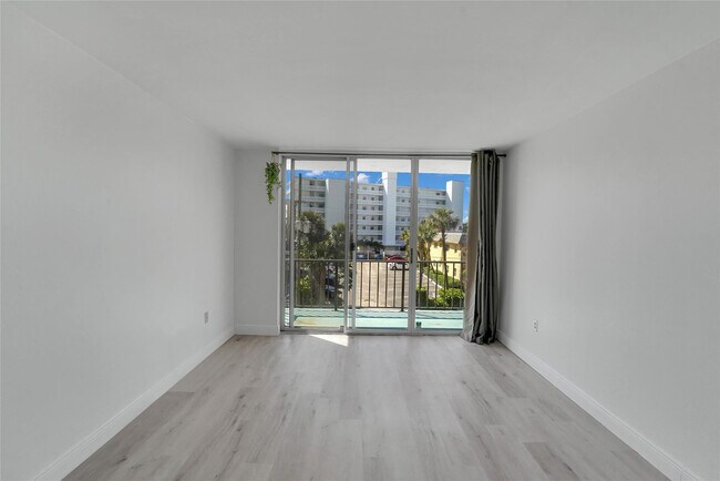 Photo - 301 Croton Ave Unit 302