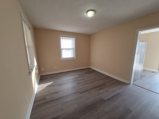 Photo - 652 Ellen Rd