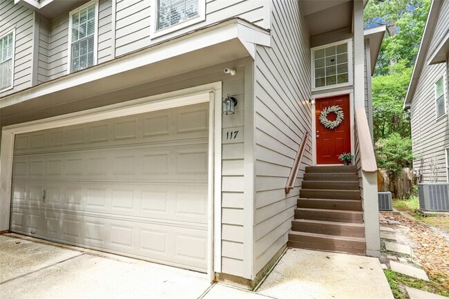 Building Photo - 117 N Villa Oaks Dr