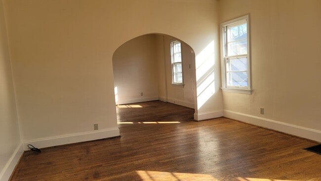 Building Photo - 658 S Rockhill Ave