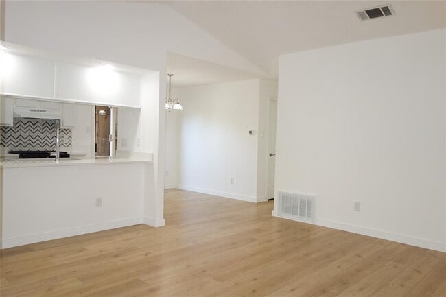 Photo - 1106 August Dr