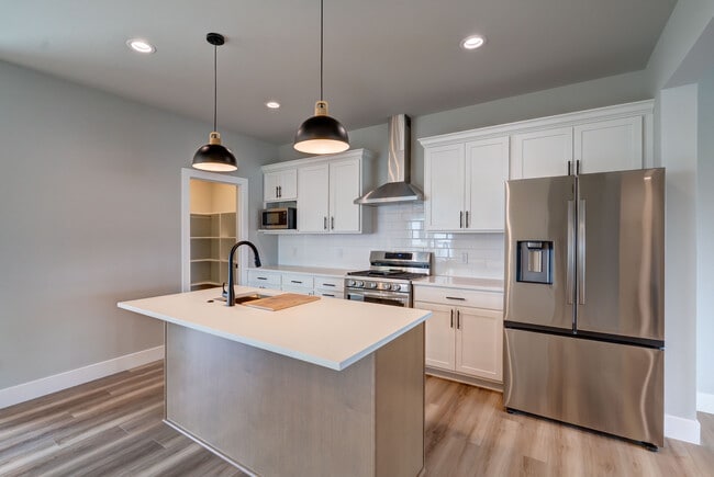 Photo - 291 N Bergamont Blvd