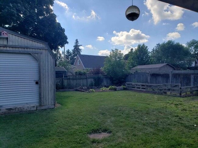 Photo - 105 Harold Av