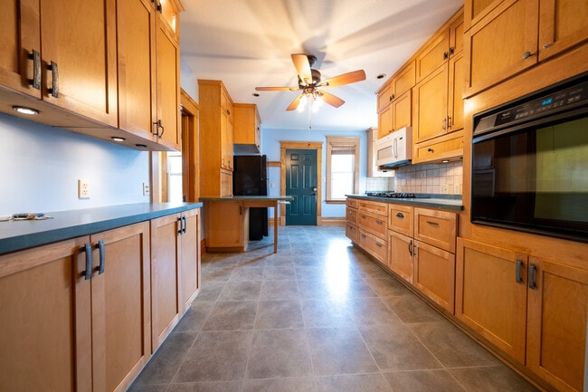 Photo - 2513 Monroe St NE