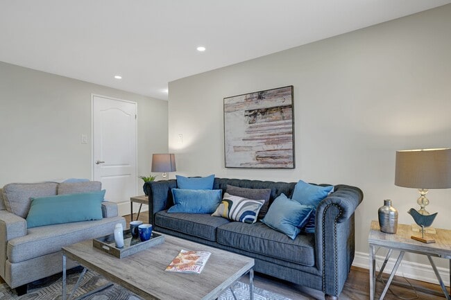 Building Photo - 55 Woolley St