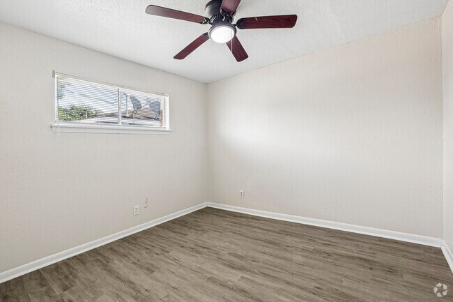 3BR, 1BA - 926SF - Bedroom