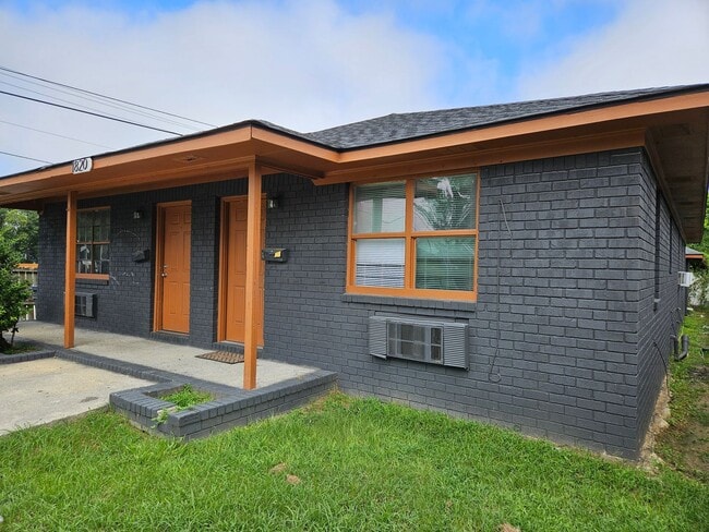 Building Photo - 1820 Iris St Unit A Rental