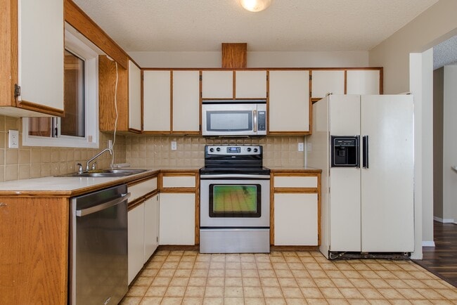 Photo - 8596 Ashwell Rd