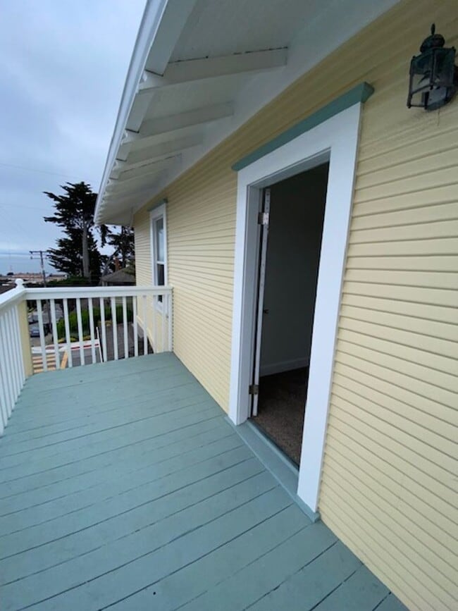 Building Photo - Laine Hill Condominiums Unit 20 B