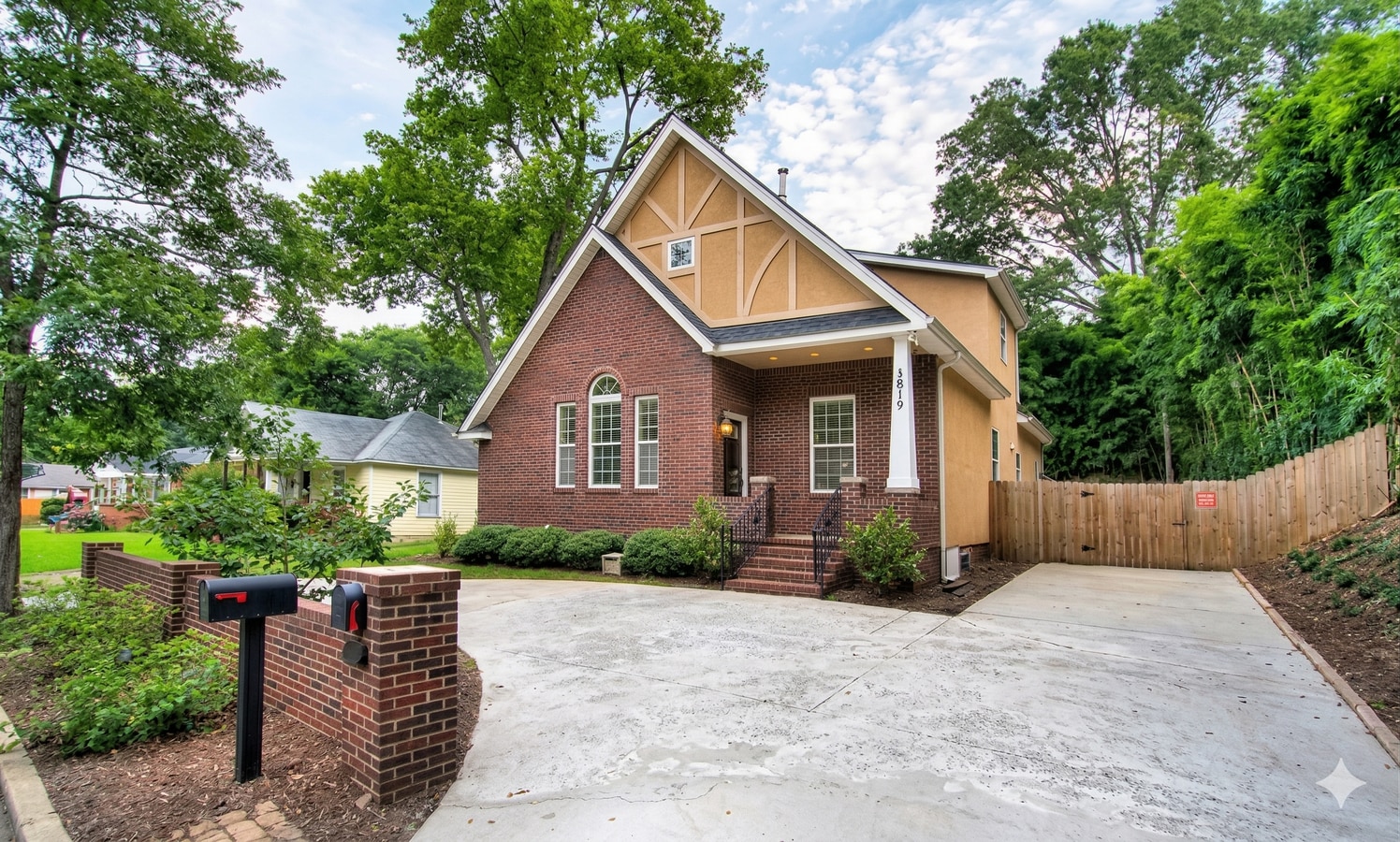 Photo - 1819 Luther St