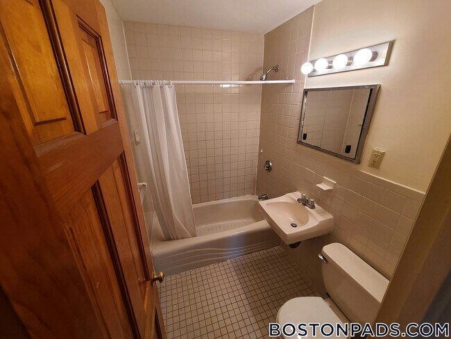 Photo - 266 Grove St Unidad 9