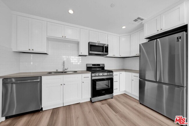 Photo - 667 Wilton Pl Unit 207