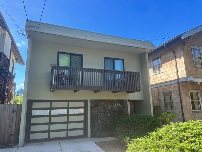 Building Photo - Derby Street Triplex Unit Apt. 1