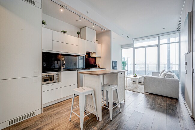 Building Photo - 125 Peter St Unit 506