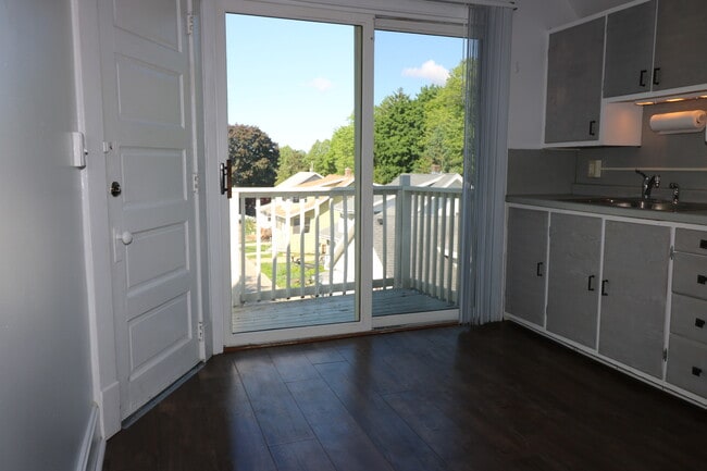 Terraza fuera de la cocina - 124 Proudfit St Unidad 3