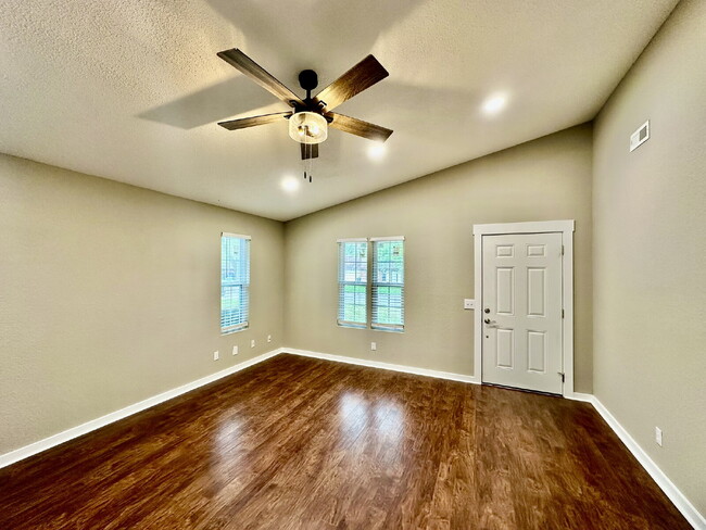 Building Photo - 3513 W Wood St