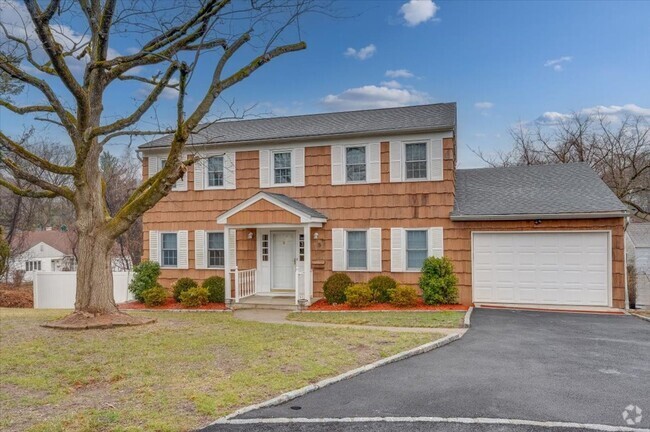 Building Photo - 4BR/3.5BR Home in Hartsdale