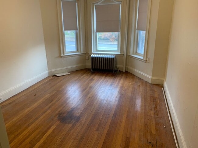Building Photo - Fenway Split 2 bed ,No Fee or Security Hea... Rental