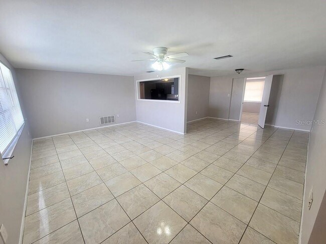 Photo - 10920 Oakdale Ave