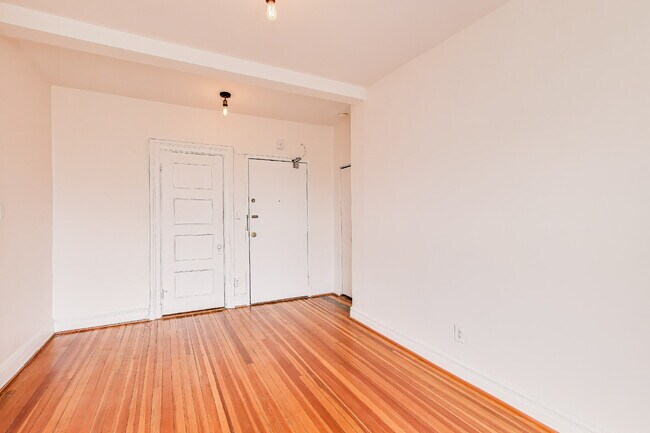 Photo - Modern comfort and classic charm! Unit #311