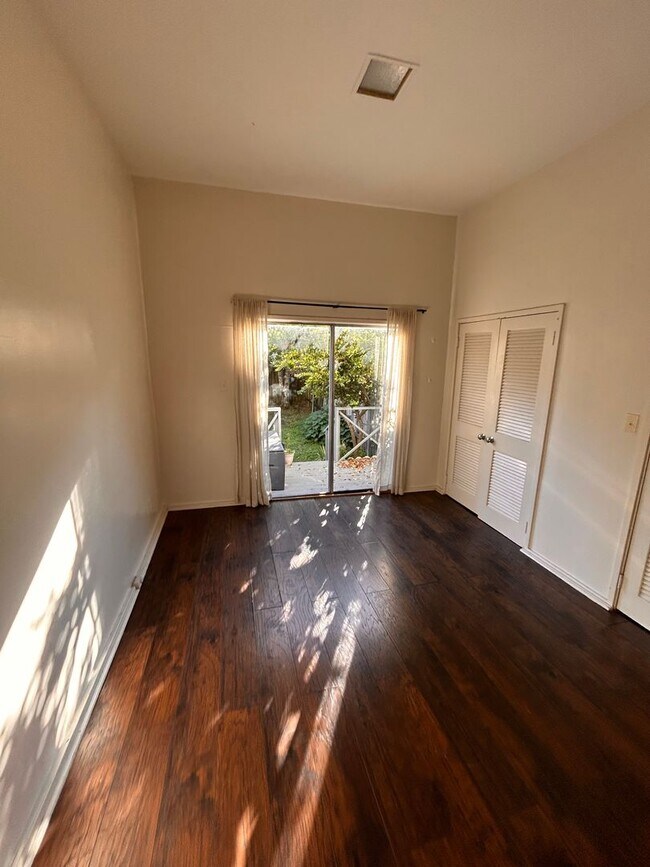 Photo - Great 1BD/1BA Uptown, Private Backyard, Laundry in Unit