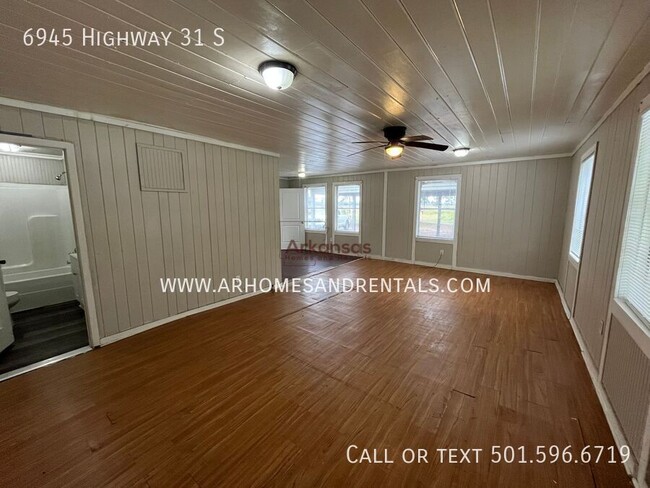 Photo - 6945 Highway 31 S