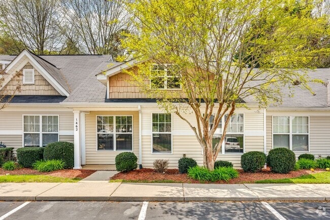 Building Photo - Wonderful 2-bedroom 2-bath one-level townh... Rental